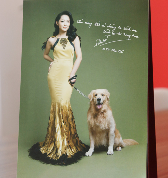 Hoài Anh đọ sắc cùng BTV trẻ nhất của bản tin Thời sự